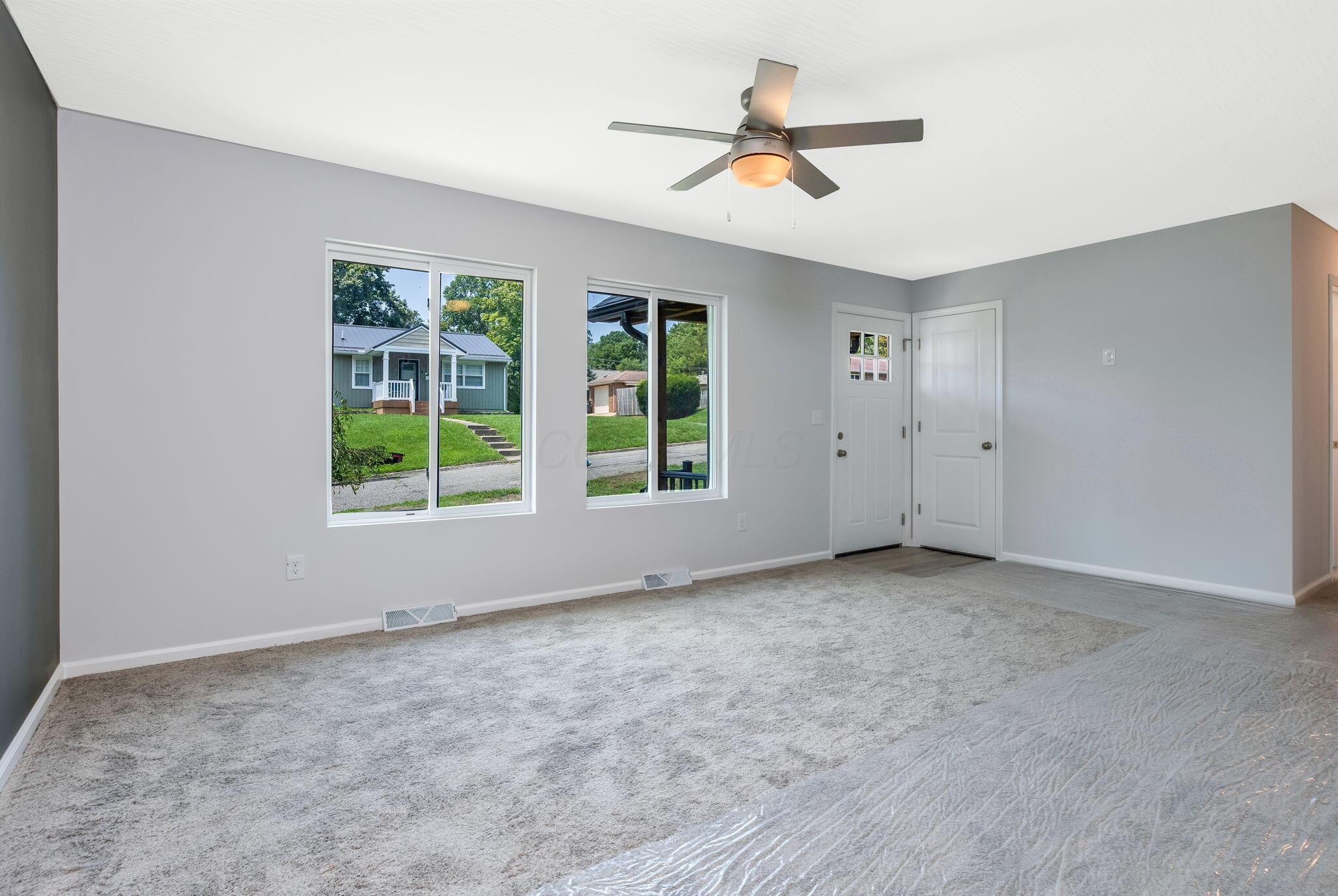 928 Rutter Avenue Lancaster, OH 43130 - Photo 11 of 87 Living Room