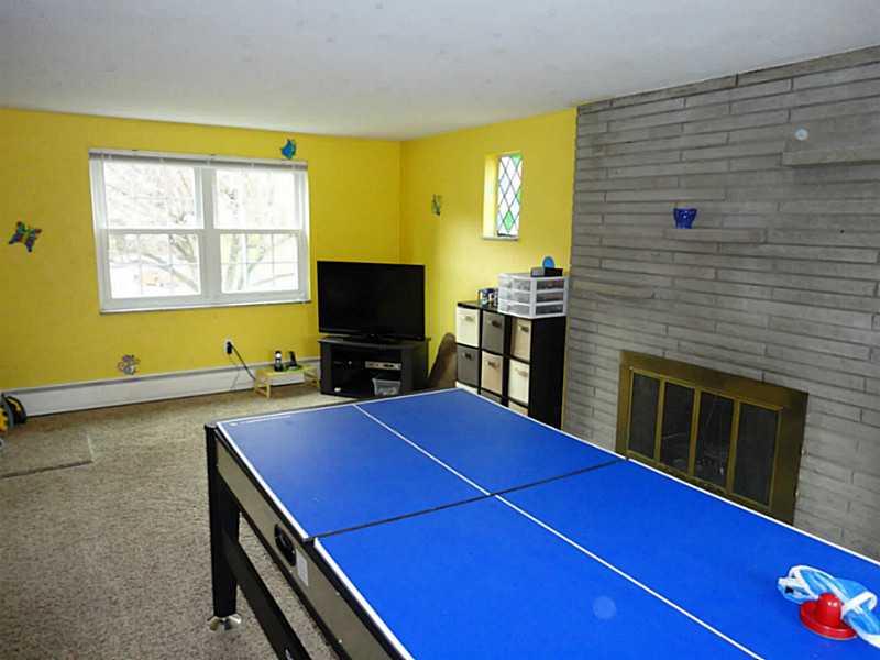 205 Thompsonville Road Canonsburg, PA 15317 - Photo 12 of 25 Living Room.