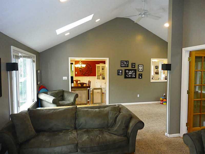 205 Thompsonville Road Canonsburg, PA 15317 - Photo 3 of 25 Family Room.