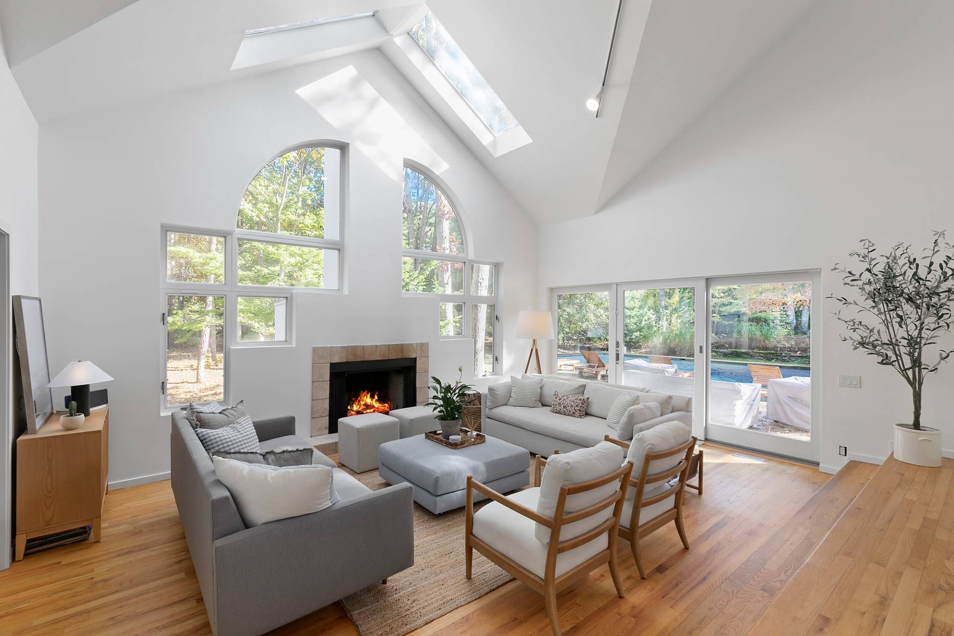 4 Fox Glove Road East Hampton, NY 11937 - Photo 5 of 20