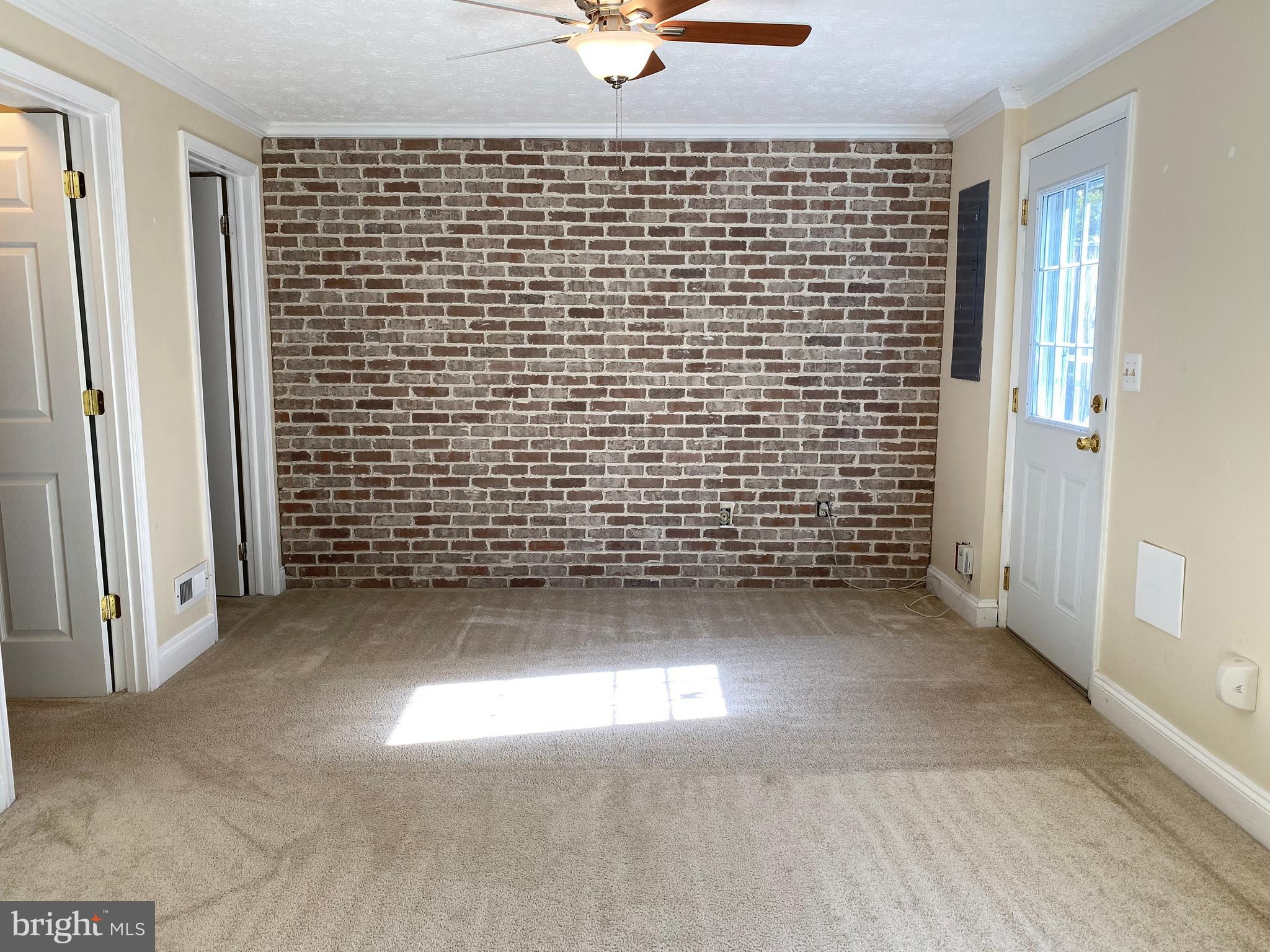 1666 Barnstead Drive Reston, VA 20194 - Photo 42 of 51 Family room