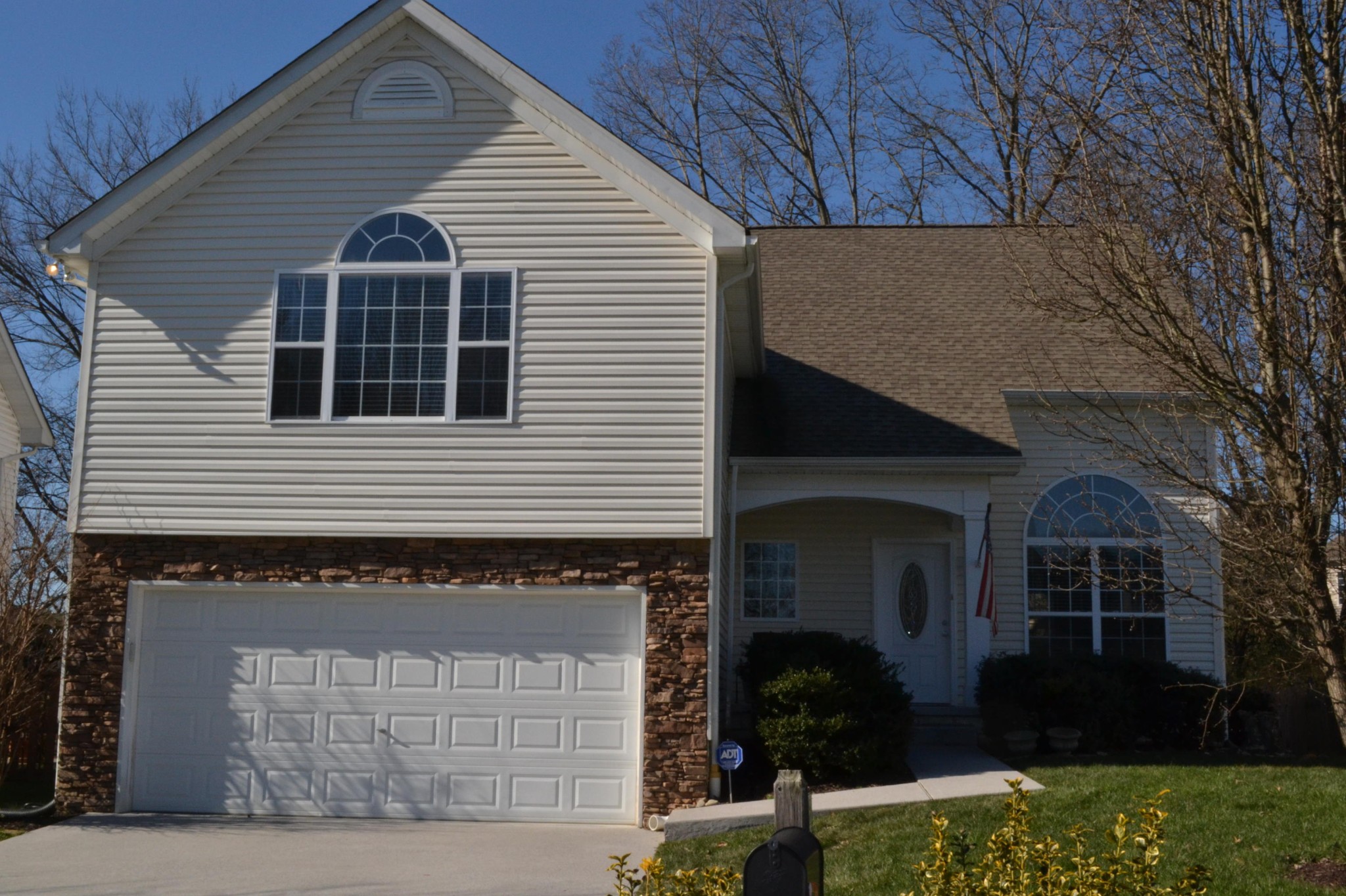 929 Station View Road Knoxville, TN 37919 - Photo 1 of 33 a front view of a house with garden