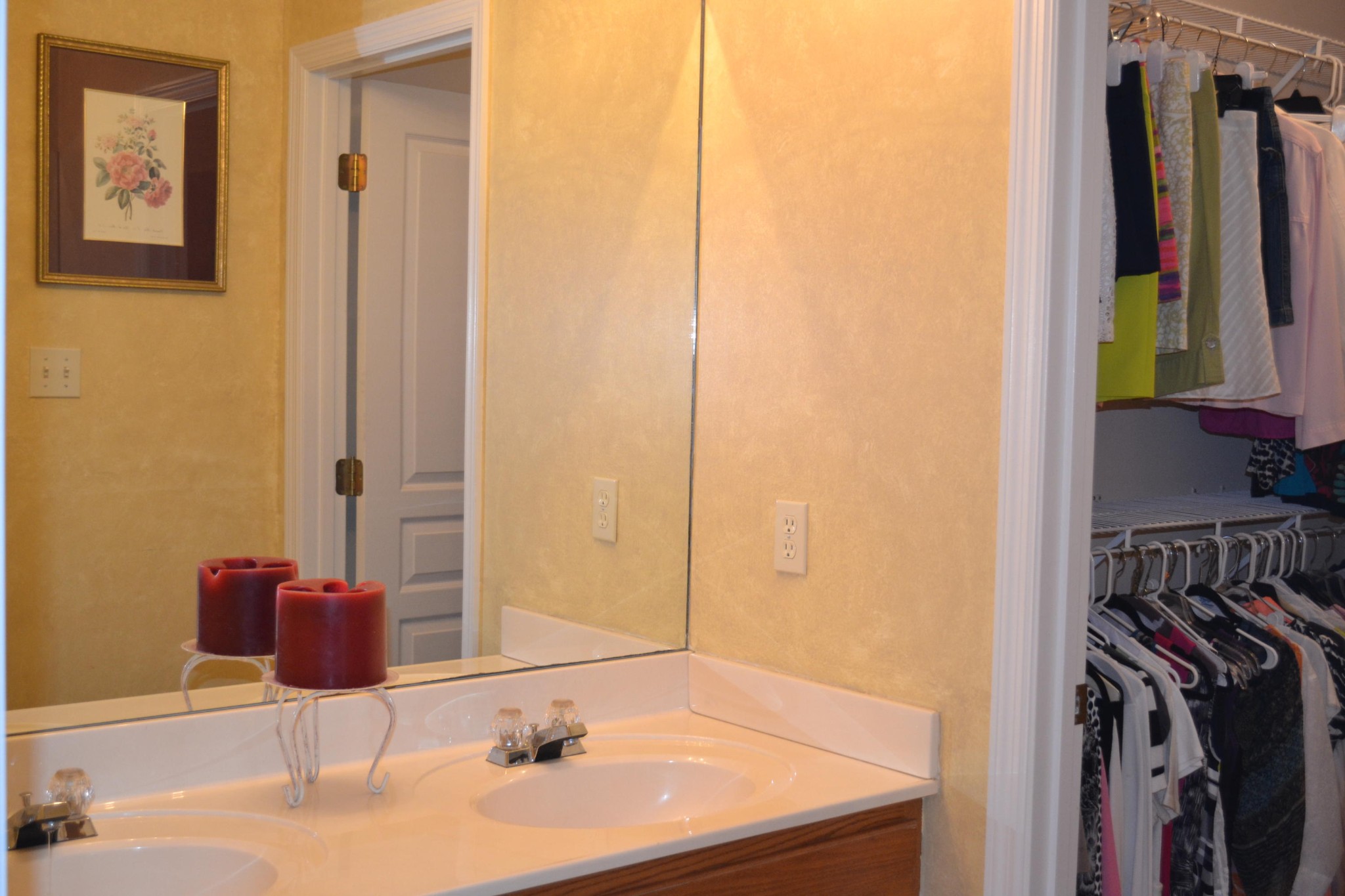 929 Station View Road Knoxville, TN 37919 - Photo 12 of 33 a bathroom with a sink and a mirror