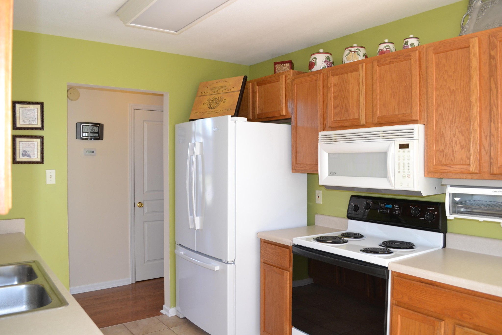 929 Station View Road Knoxville, TN 37919 - Photo 18 of 33 a kitchen with stainless steel appliances a refrigerator a stove and a sink with wooden floor