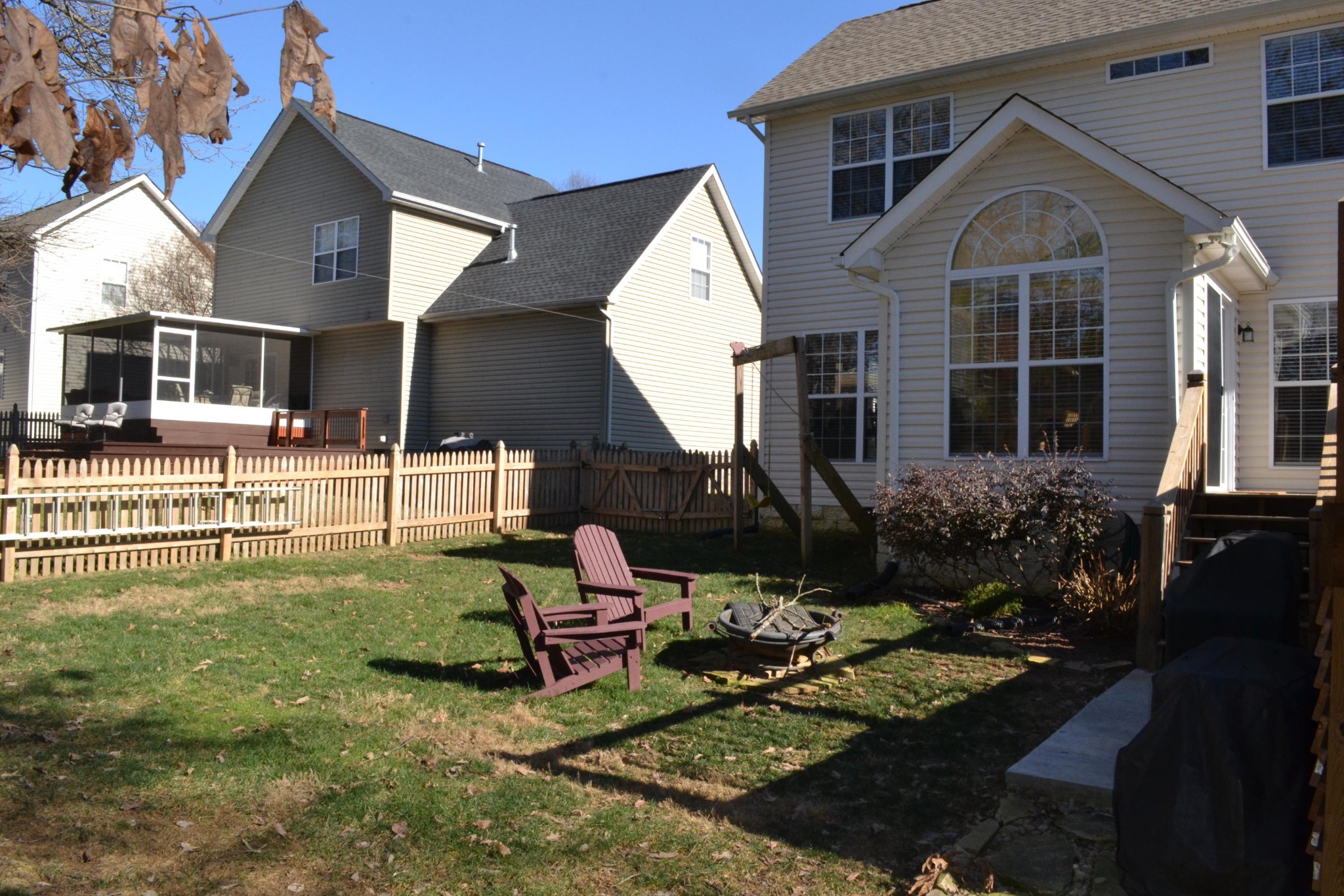 929 Station View Road Knoxville, TN 37919 - Photo 22 of 33 a front view of a house with garden