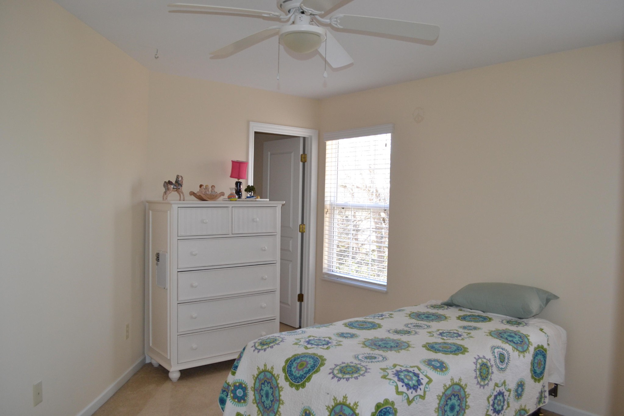929 Station View Road Knoxville, TN 37919 - Photo 30 of 33 a bedroom with a bed and a window