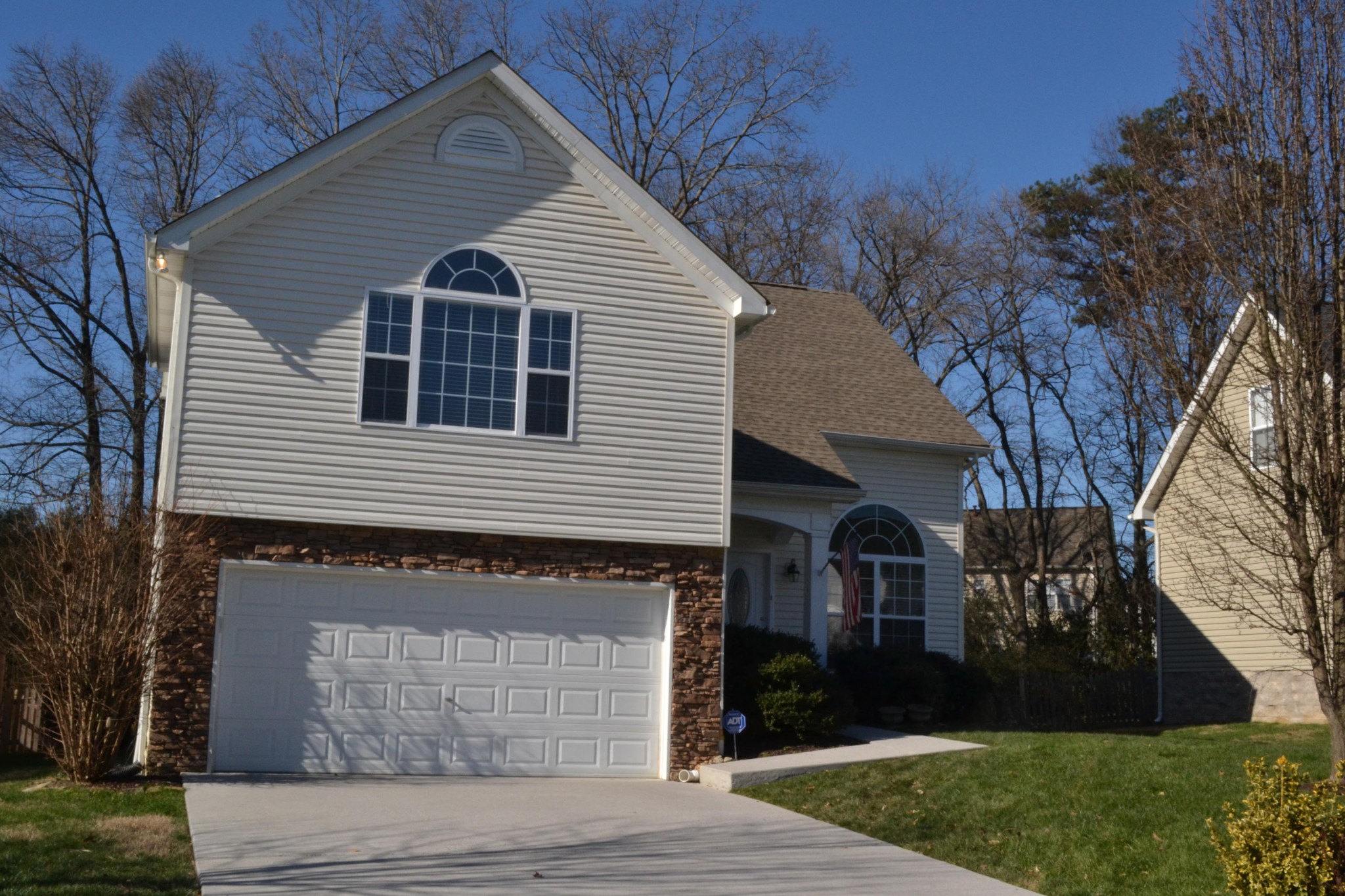 929 Station View Road Knoxville, TN 37919 - Photo 33 of 33 a front view of a house with garden