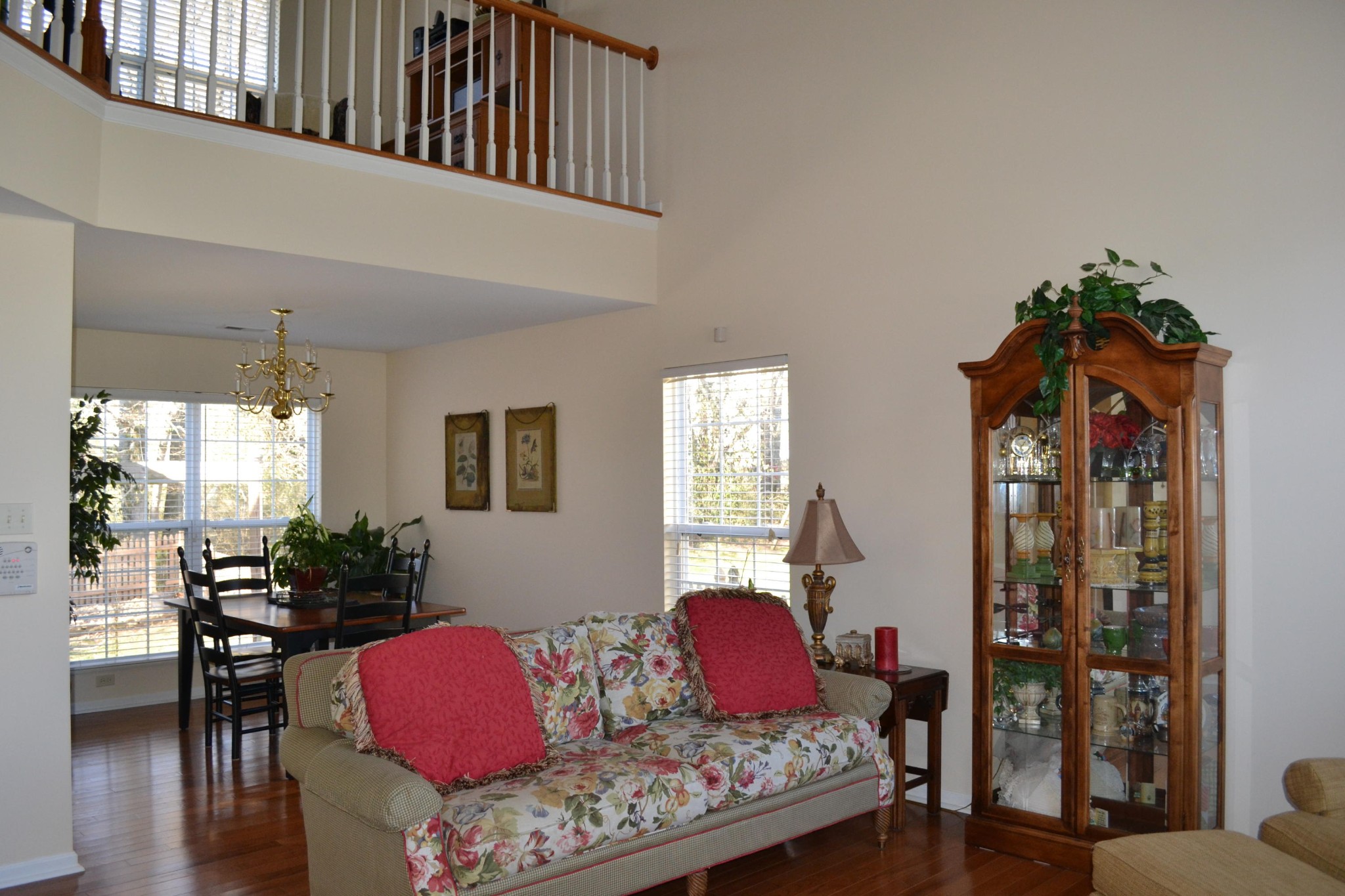 929 Station View Road Knoxville, TN 37919 - Photo 6 of 33 a living room with furniture and wooden floor