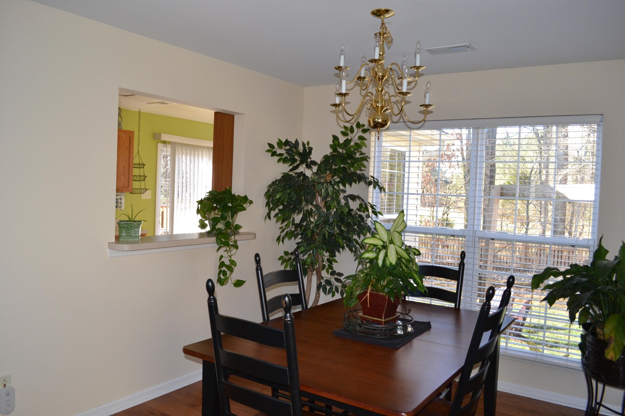 929 Station View Road Knoxville, TN 37919 - Photo 8 of 33 a dining room with furniture and window