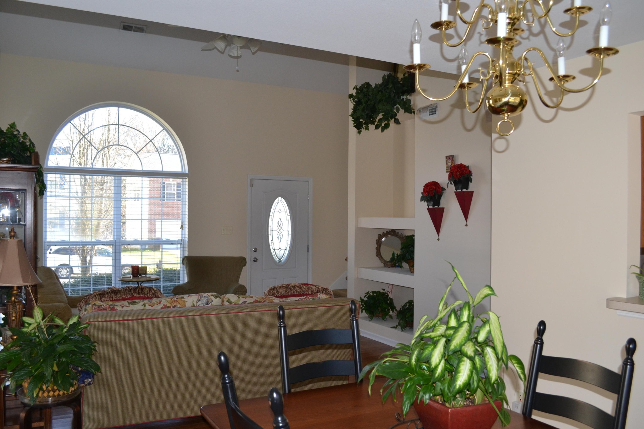 929 Station View Road Knoxville, TN 37919 - Photo 9 of 33 a dining room with furniture a potted plant and a large window