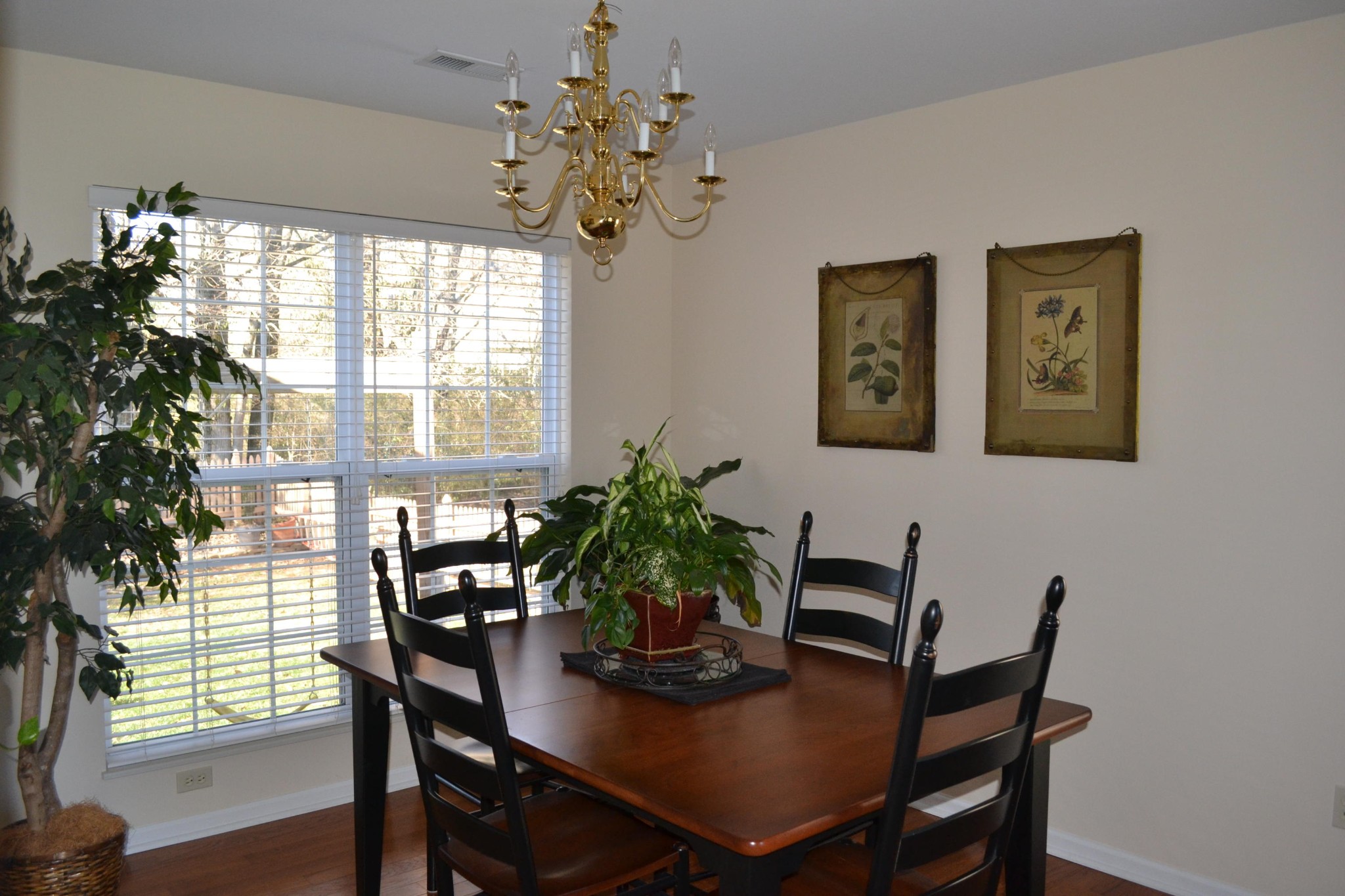 929 Station View Road Knoxville, TN 37919 - Photo 10 of 33 a dining room with furniture and window