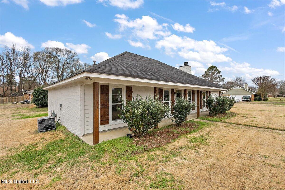 405 Beaver Creek Drive Ridgeland, MS 39157 - Photo 2 of 27 02-3HTP1768