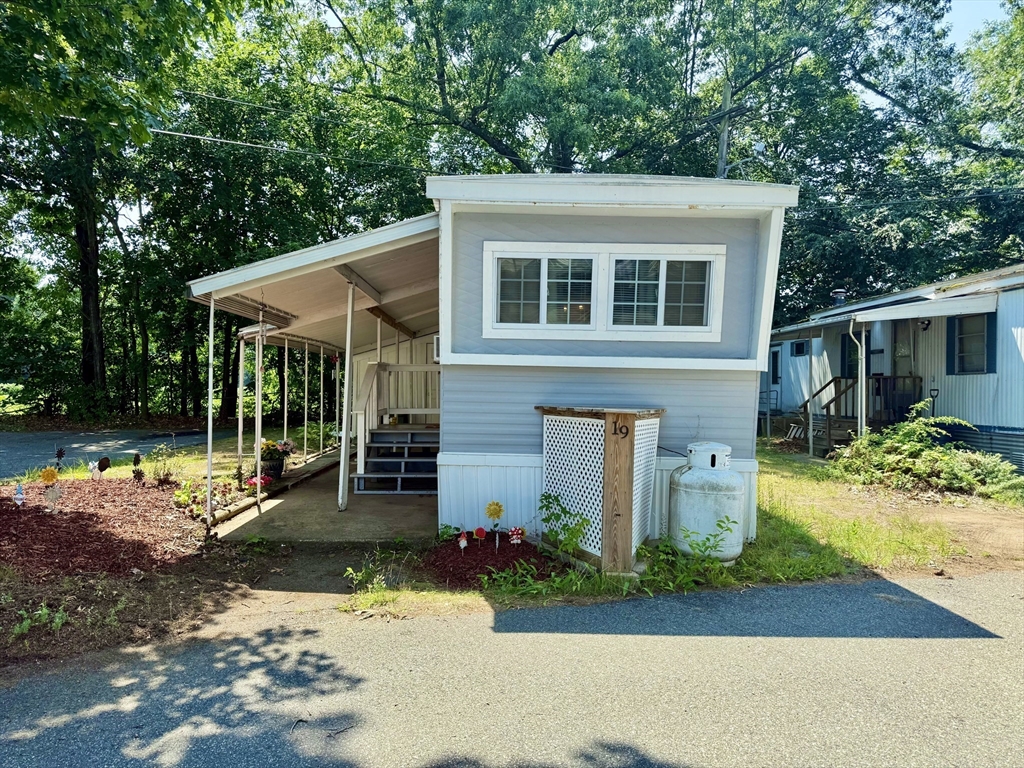 404 Southwick Road, Unit 19 Westfield, MA 01085 - Photo 13 of 15 Gallery Image 13