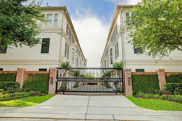 $530,000 | 4013 Bellefontaine, Unit C, Houston, TX 77025
