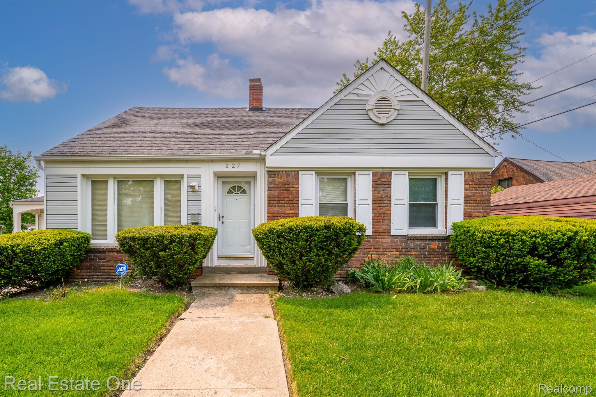227 Ogemaw Road Pontiac, MI 48341 - Photo 1 of 35 Welcome home!