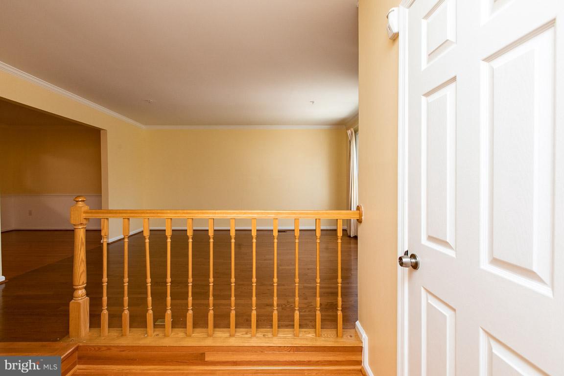 9223 Ispahan Loop Laurel, MD 20708 - Photo 2 of 25 Living Room