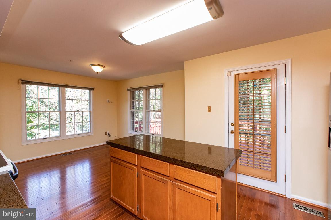 9223 Ispahan Loop Laurel, MD 20708 - Photo 11 of 25 Kitchen