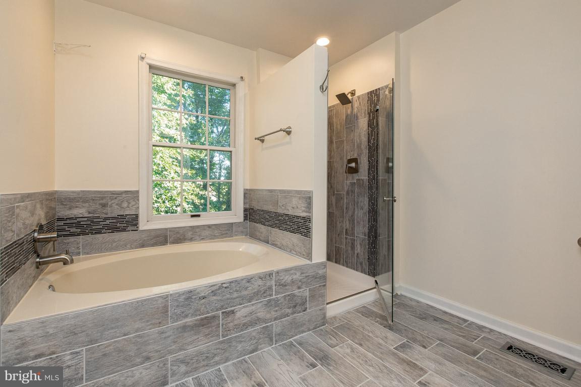 9223 Ispahan Loop Laurel, MD 20708 - Photo 14 of 25 Bath (Master)