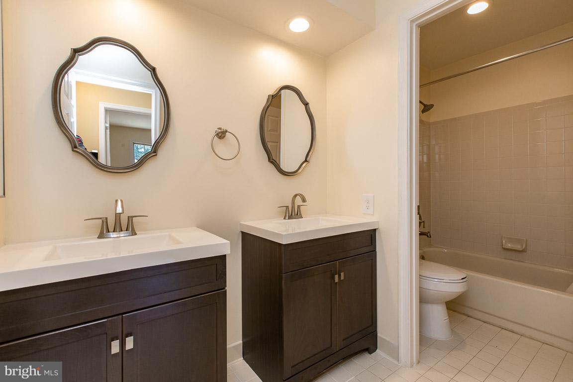 9223 Ispahan Loop Laurel, MD 20708 - Photo 17 of 25 Bath