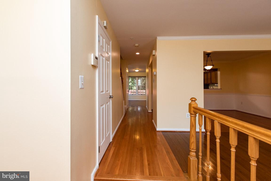 9223 Ispahan Loop Laurel, MD 20708 - Photo 4 of 25 Living Room