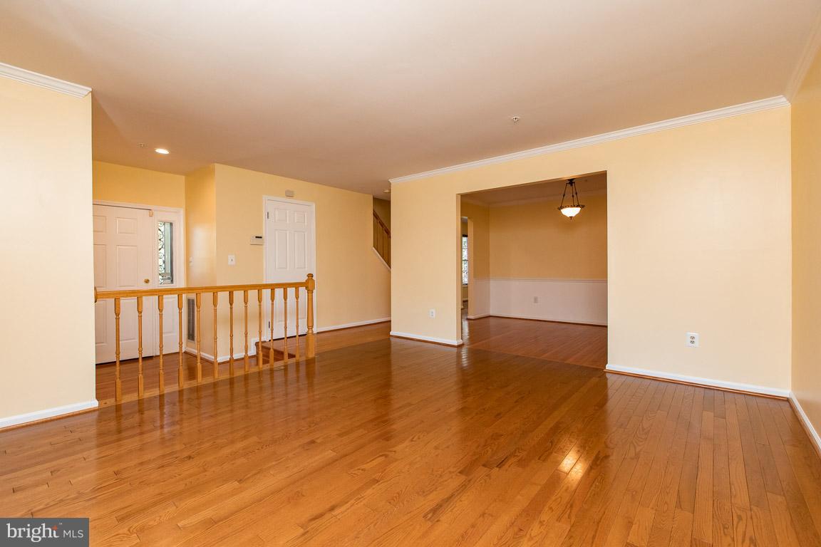 9223 Ispahan Loop Laurel, MD 20708 - Photo 6 of 25 Living Room