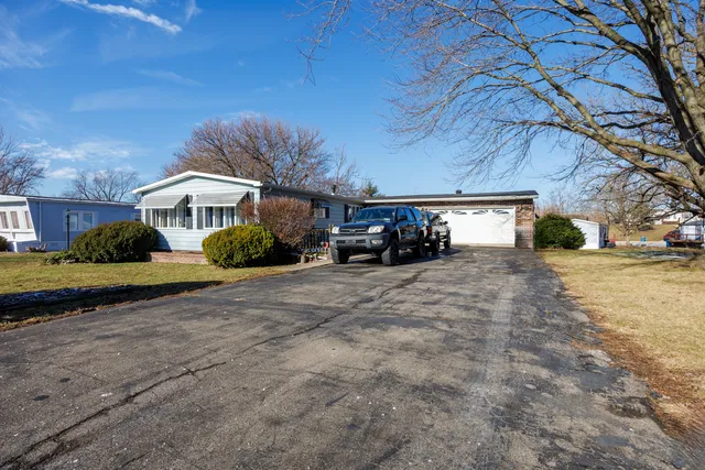 $97,500 | 48 Avenue A, Bloomington, IL 61704