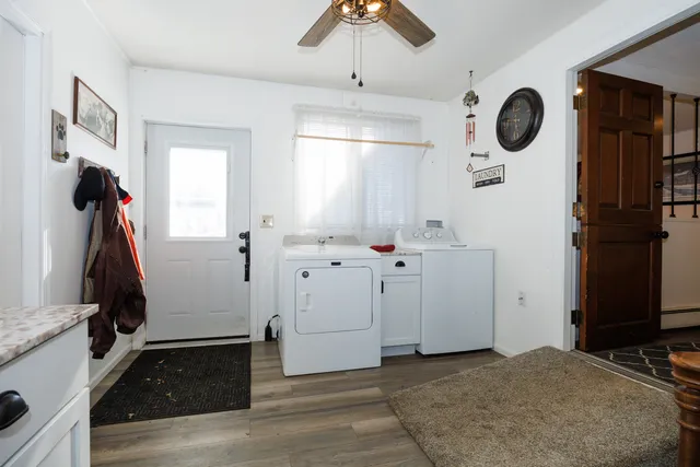 a view of entryway with workspace