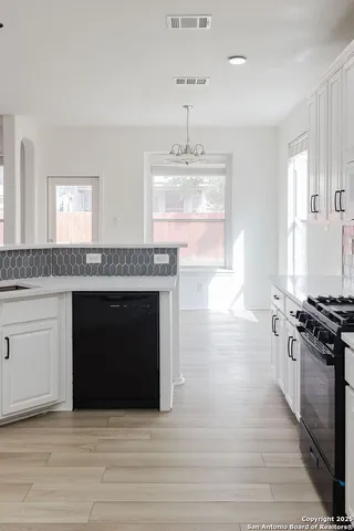 $2,900 | 8347 Piney Wood, San Antonio, TX 78255