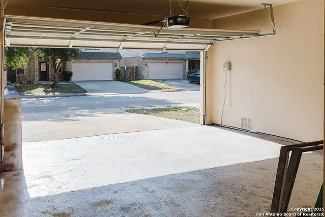 $2,900 | 8347 Piney Wood, San Antonio, TX 78255