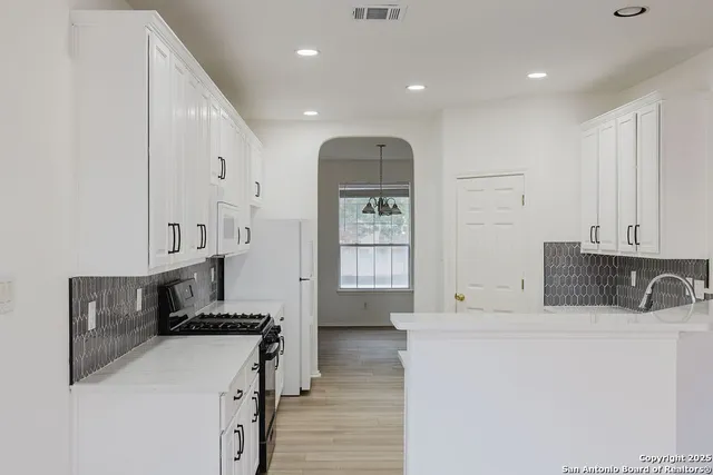 $2,900 | 8347 Piney Wood, San Antonio, TX 78255