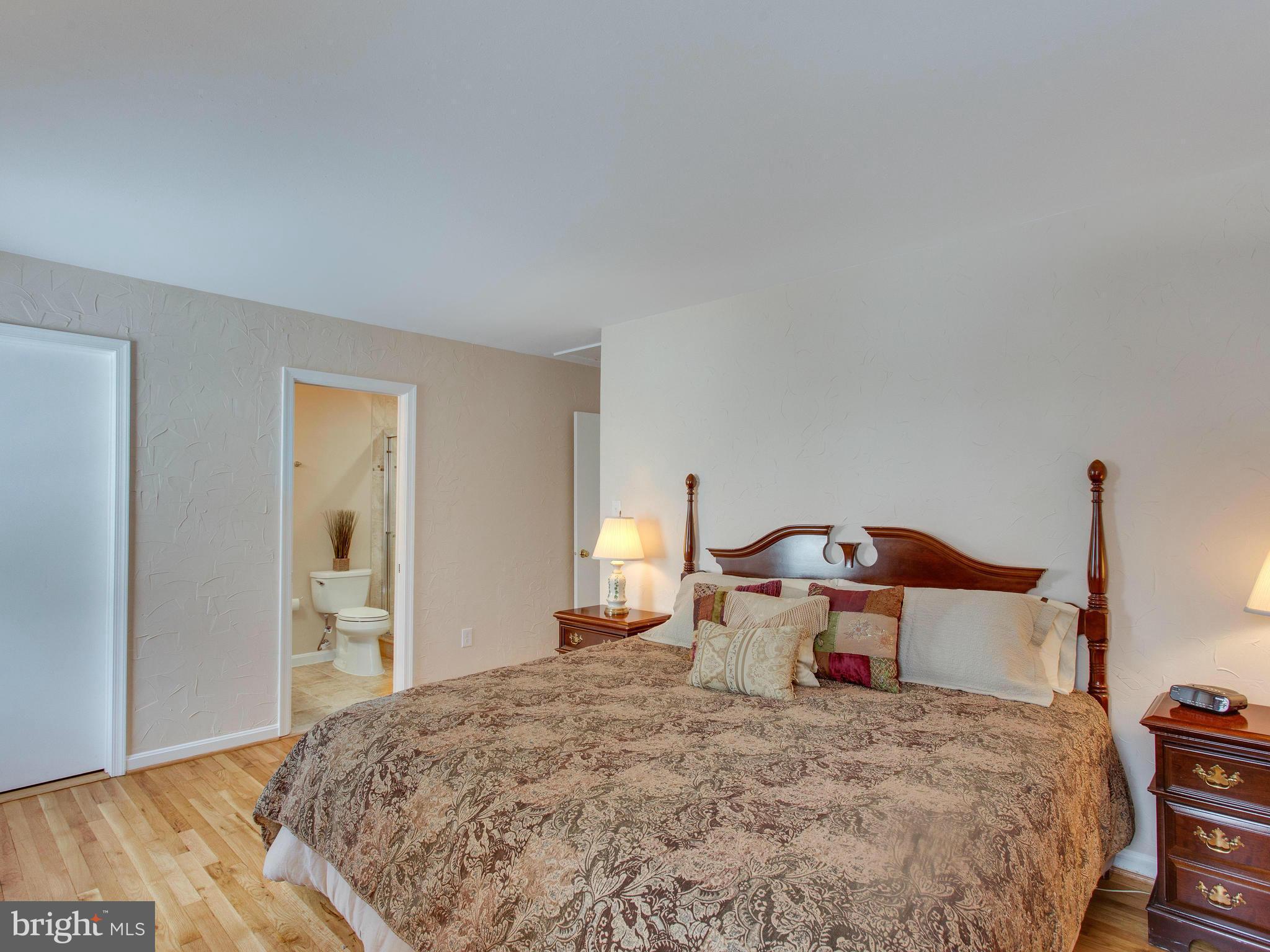 9304 Winbourne Road Burke, VA 22015 - Photo 14 of 30 Fit for a King w/ Walk-In Closet