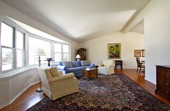 1826 Smith Road Northbrook, IL 60062 - Photo 3 of 22 a living room with furniture and a flat screen tv