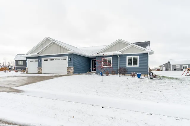 $585,000 | 1506 Bridger Drive, Holmen, WI 54636