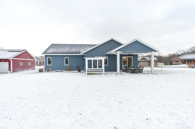 $585,000 | 1506 Bridger Drive, Holmen, WI 54636