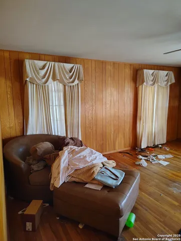 a en suite bathroom with a sink and a mirror