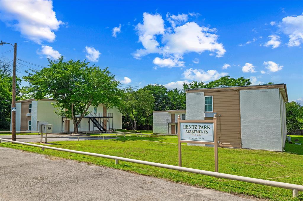 312 West Rentz Street Weatherford, TX 76086 - Photo 8 of 37