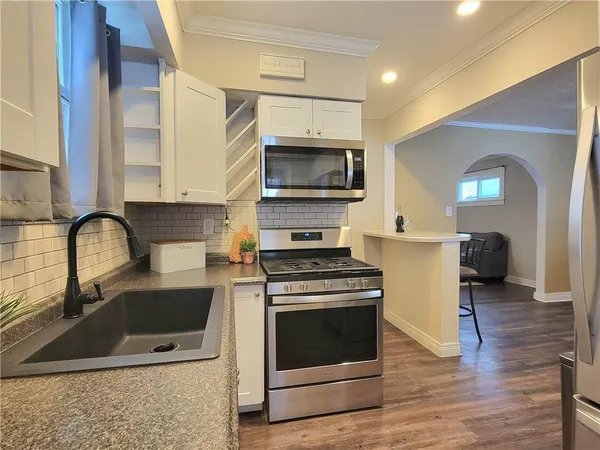 $220,000 | 496 7th Avenue, Coraopolis, PA 15108