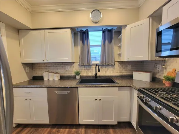 $220,000 | 496 7th Avenue, Coraopolis, PA 15108
