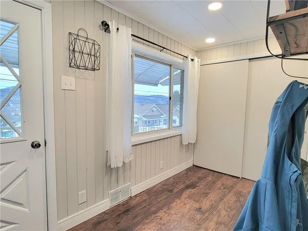 $220,000 | 496 7th Avenue, Coraopolis, PA 15108