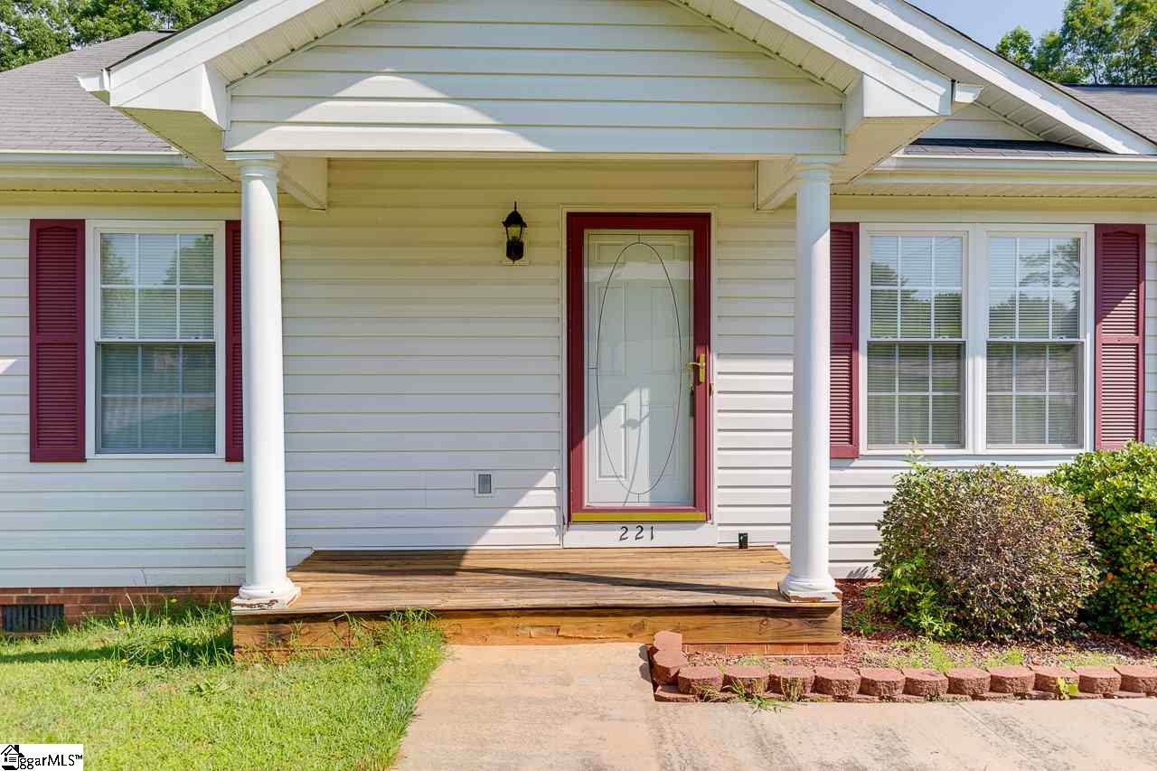 221 Ridgeland Circle Easley, SC 29640 - Photo 4 of 35 Gallery Image 4