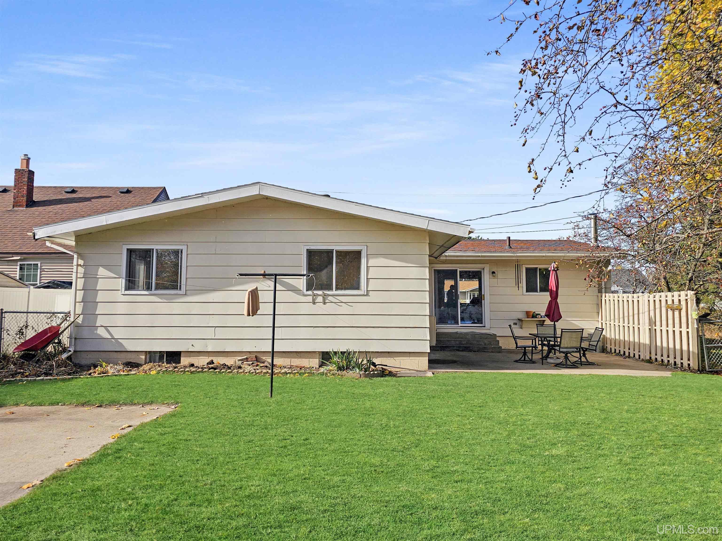 1115 South Lincoln Road Escanaba, MI 49829 - Photo 2 of 37 Gallery Image 2