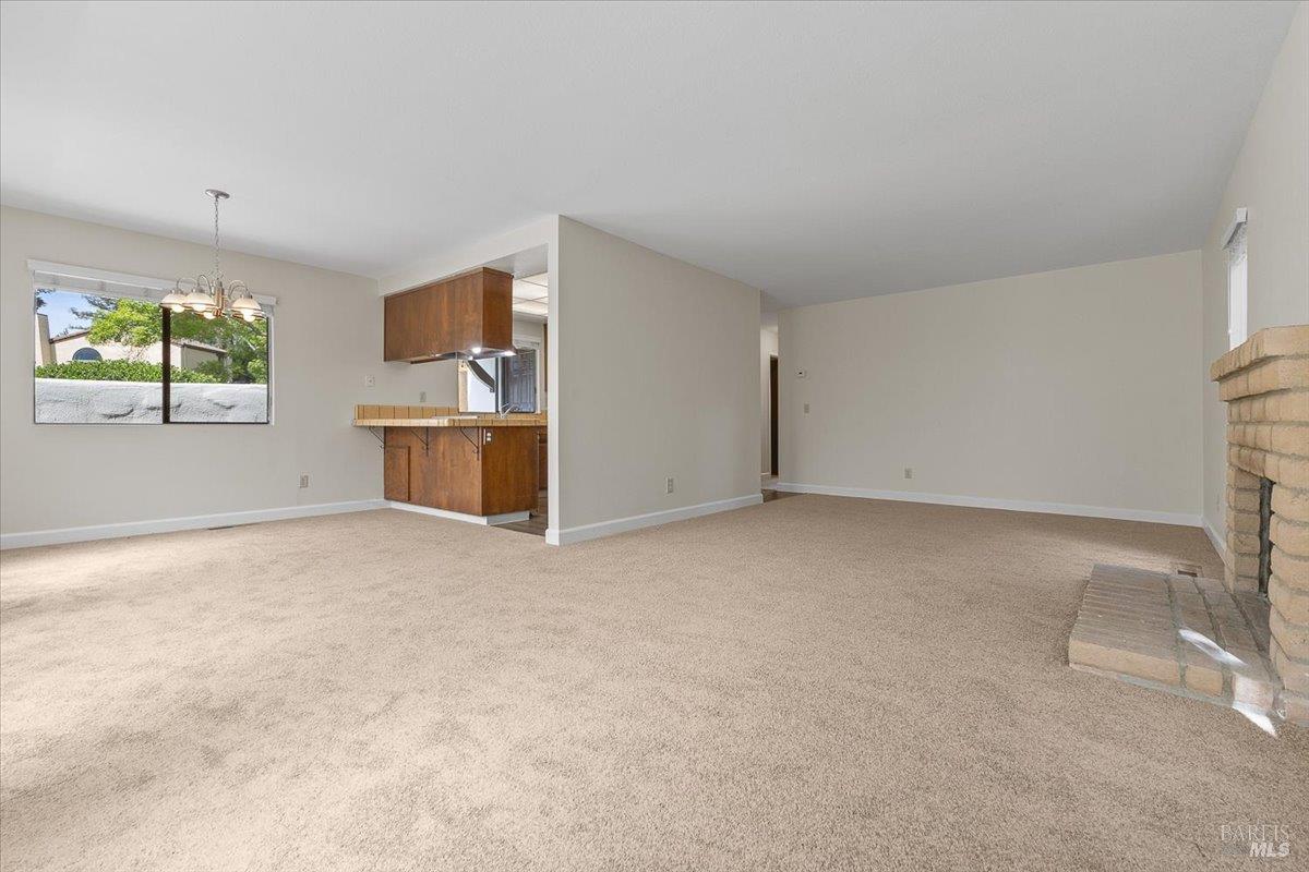 920 Shady Oak Drive Santa Rosa, CA 95404 - Photo 11 of 37 an empty room with windows