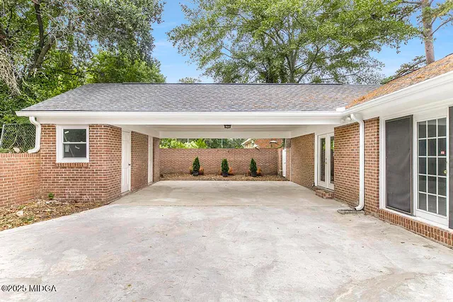 $369,900 | 2956 Malvern Hill Drive, Macon, GA 31204