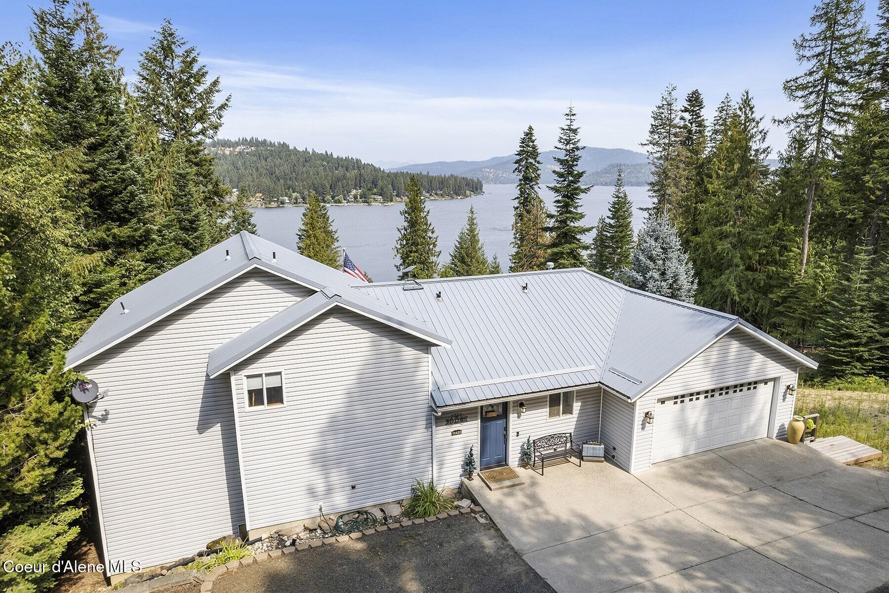 19820 South Alcan Road Coeur D'Alene, ID 83814 - Photo 5 of 81 3 Bedrooms, 3.5 Baths, Updated