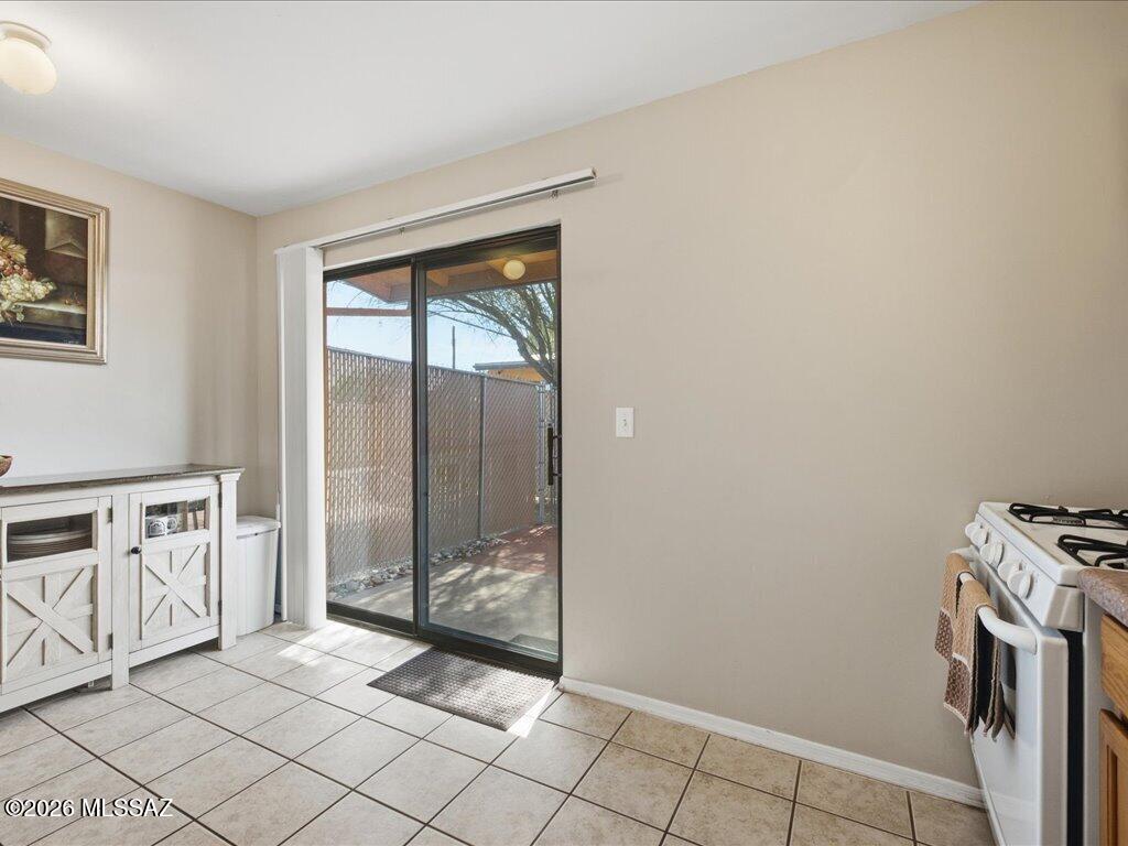 350 North Silverbell Road, Unit 34 Tucson, AZ 85745 - Photo 33 of 47 16-4X6A3942