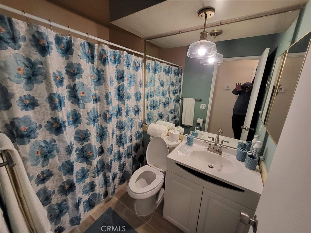 44025 Glenraven Road Lancaster, CA 93535 - Photo 5 of 5 a bathroom with a sink toilet and shower