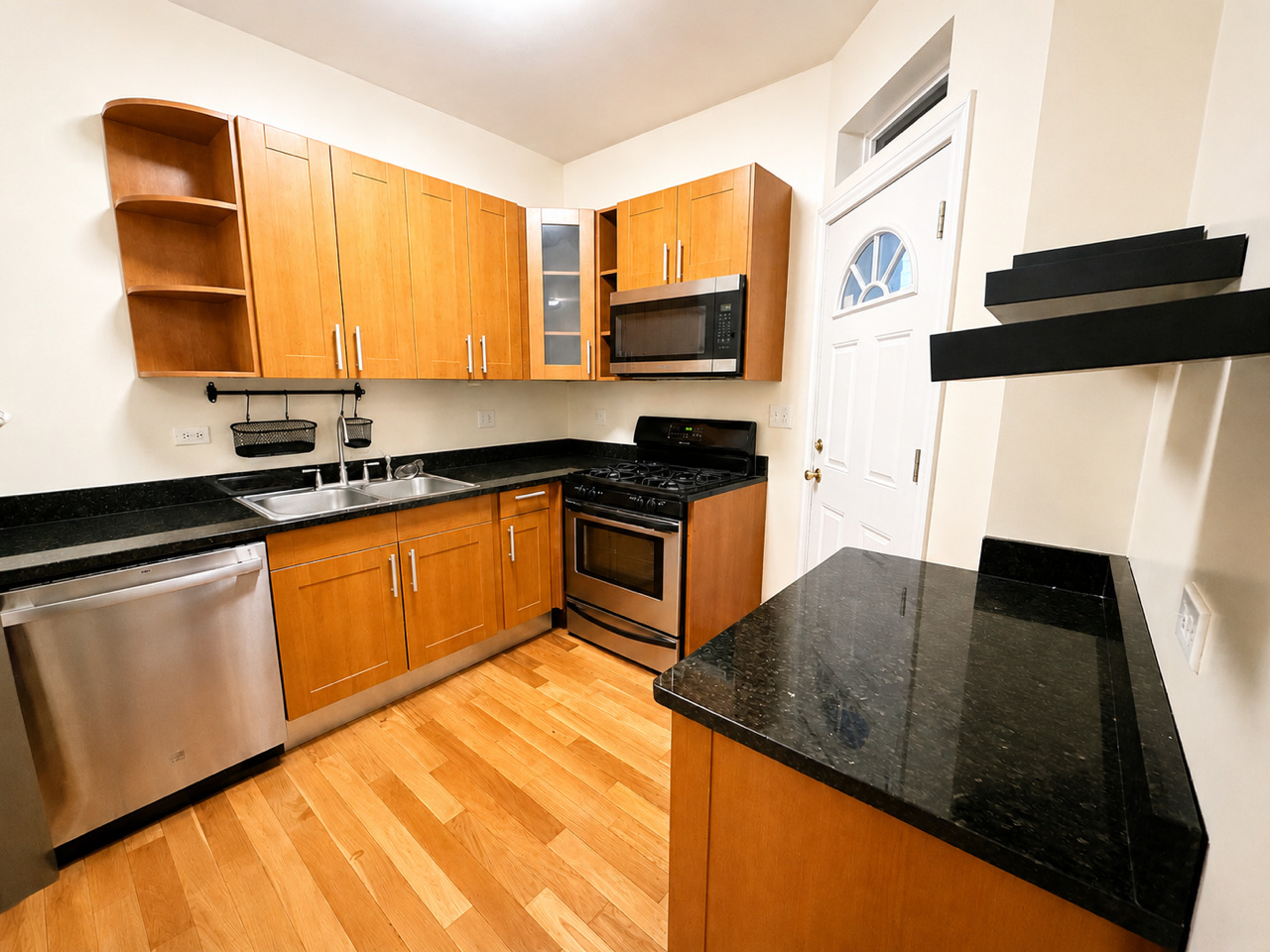 1647 West Sherwin Avenue, Unit 1 Chicago, IL 60626 - Photo 4 of 16