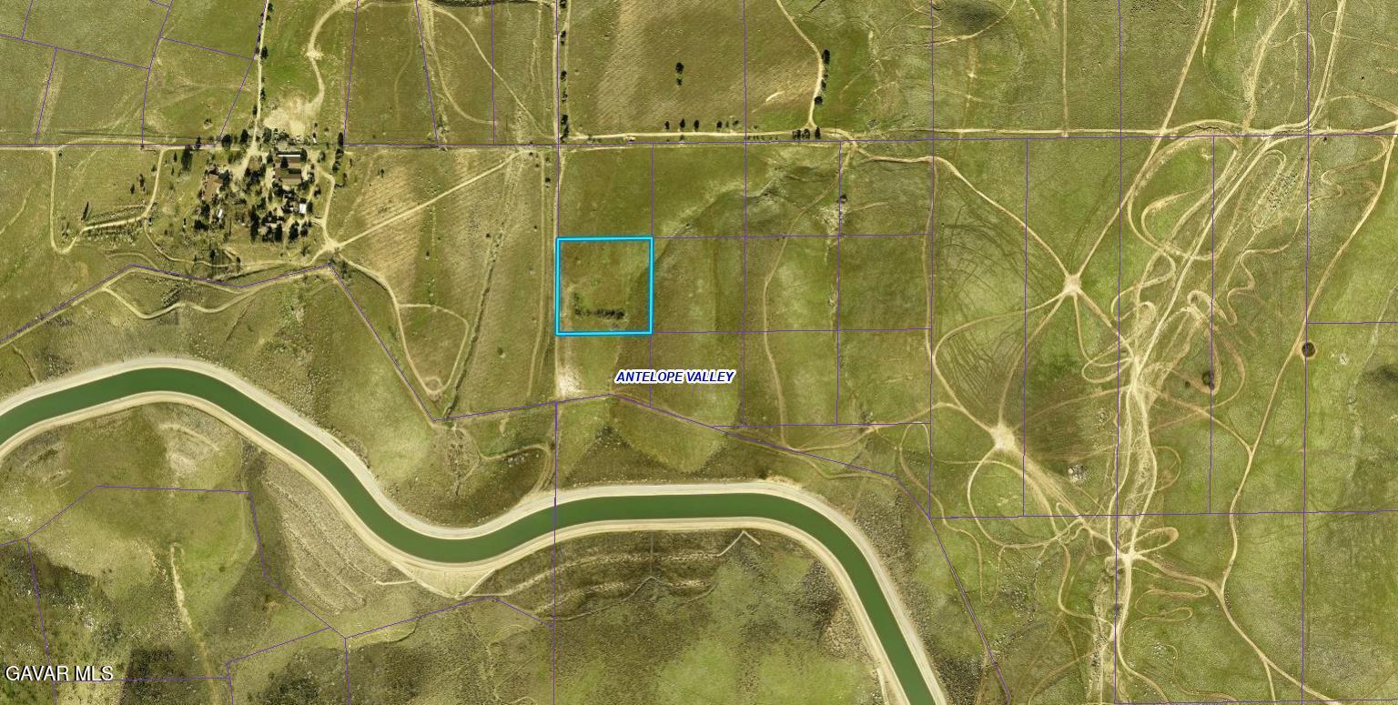 120th Street West Lancaster, CA 93536 - Photo 3 of 11 a bathroom with a shower