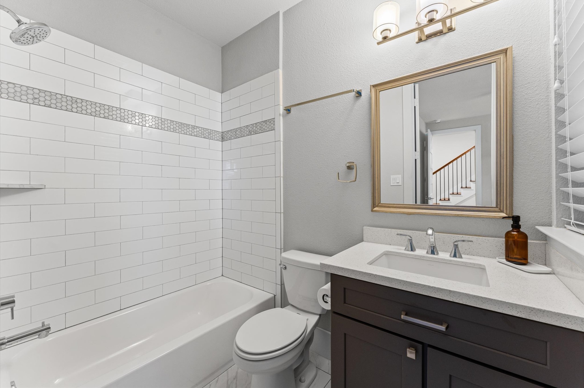 910 West 18th Street, Unit B Houston, TX 77008 - Photo 8 of 28 First floor bedroom ensuite.