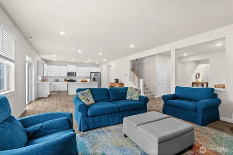 $765,000 | 17512 Crossing Drive East, Puyallup, WA 98374